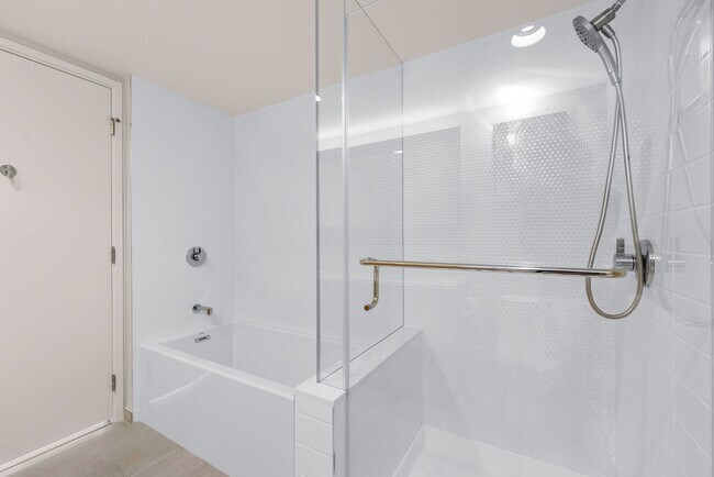 Building Photo - Sky Ala Moana (West) #3001 - Fully furnished 2 BR/2 BA/2 parking