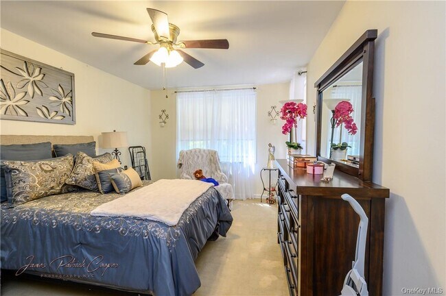 Building Photo - 5 Sadore Ln