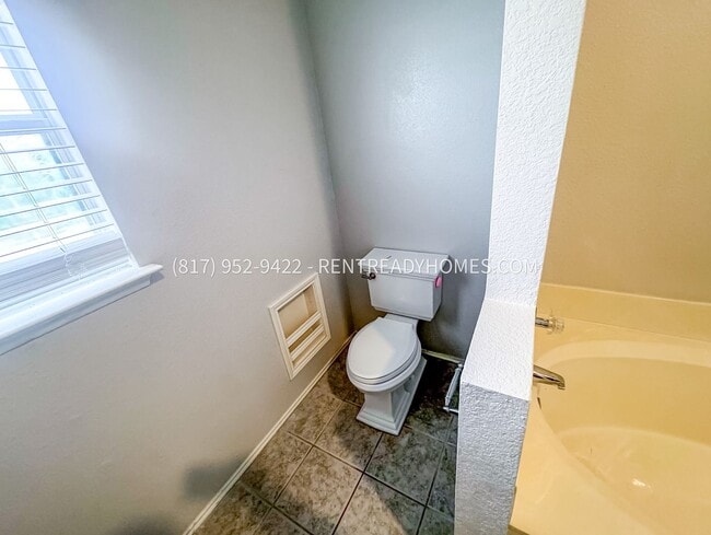 Building Photo - 2410 Richfield Dr