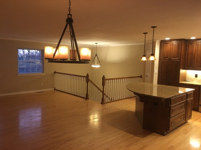 Building Photo - FANTASTIC FAMILY HOME! GREAT LOCATION!