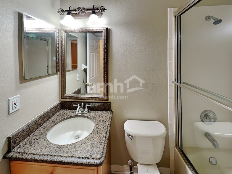 Building Photo - 883 Moonluster Dr