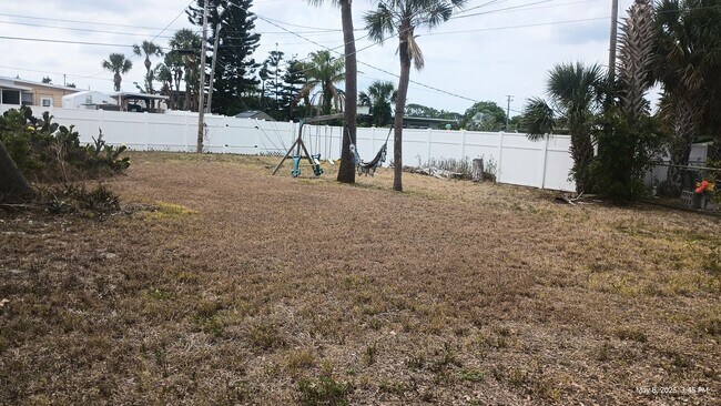 Building Photo - 3 bedrooms near the beach