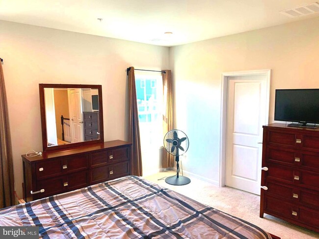 Building Photo - 9606 Julia Ln