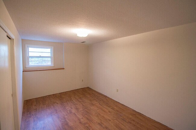 Building Photo - 1207 White Oak Ln