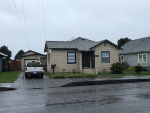 Building Photo - 2 Bedroom, 1 Bath Eureka Bungalow