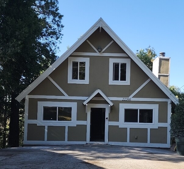 Primary Photo - 22266 Crest Ln