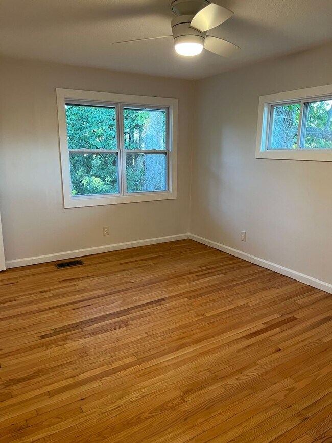 Building Photo - 111 Perrin Ave