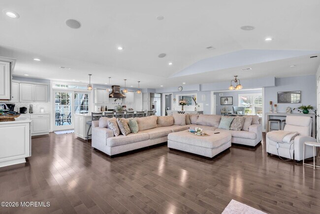 Building Photo - 375 Kildare Dr