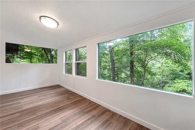 Building Photo - 6 Brompton Dr