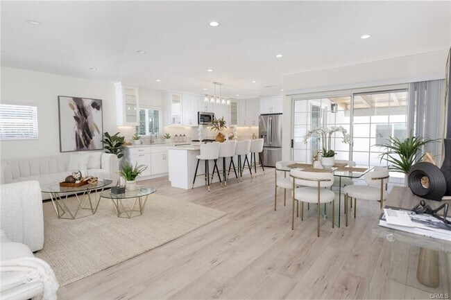 Building Photo - 15256 Clymer St