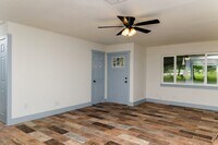 Building Photo - 811 Matchett St