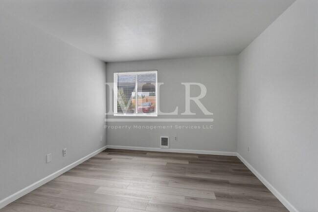 Building Photo - Modern Comfort in Tumwater – Renovated Ups...