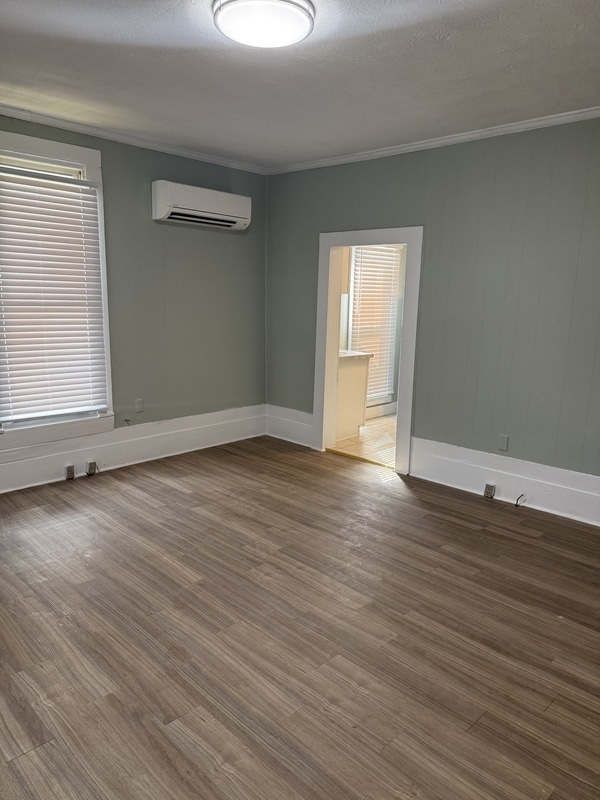 Primary Photo - 702 W Columbia St