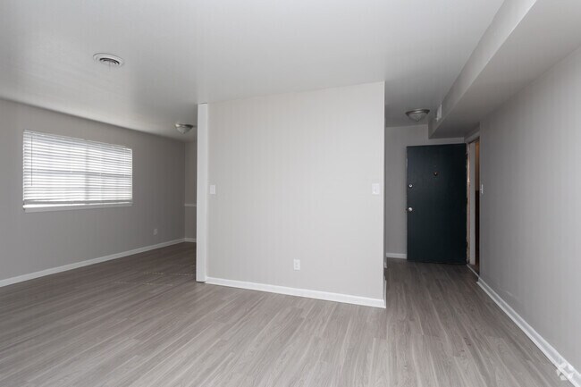 Building Photo - Courtyards