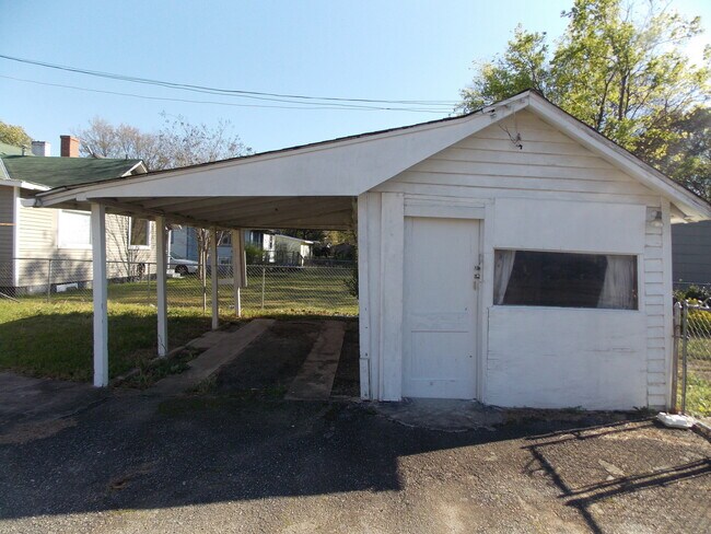 Building Photo - Cute Home in Jordan - Johnson Area