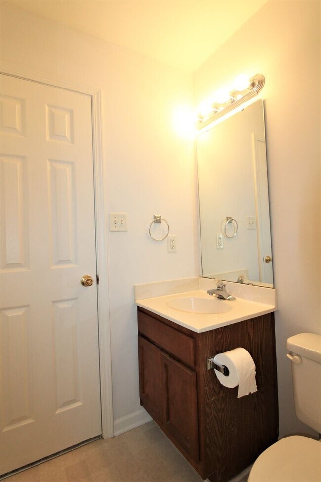 Building Photo - Charming 3-Bedroom Ranch Home in the Meriw...