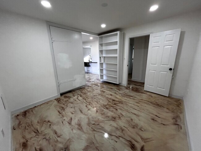 Building Photo - 6703 Cimarron St