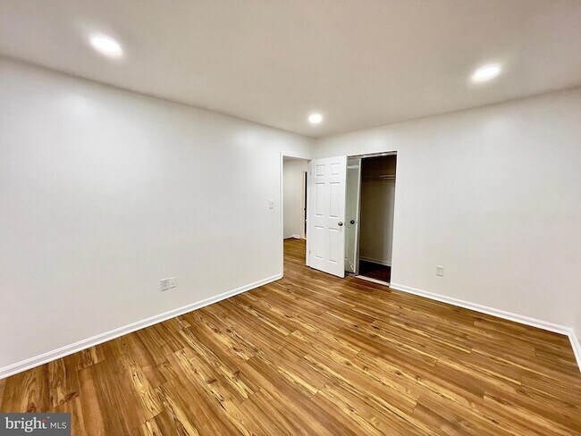 Building Photo - 1402 Mullins St