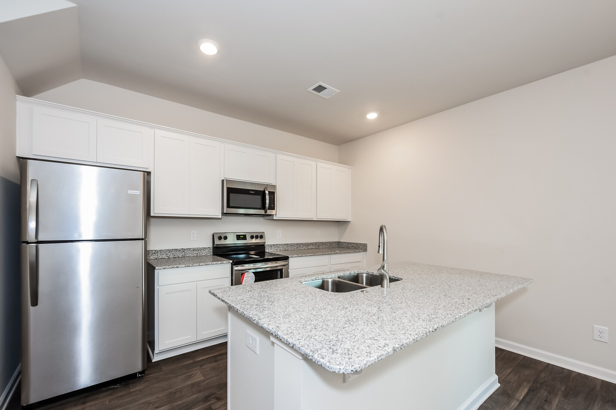 Building Photo - 250 Duck Grv Wy