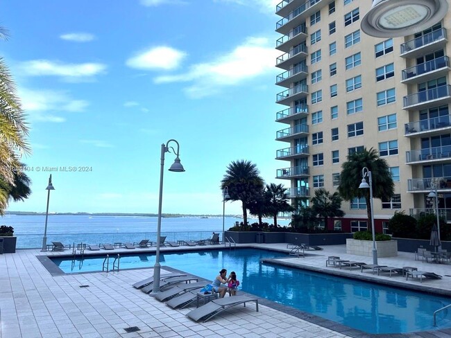 Building Photo - 1155 Brickell Bay Dr