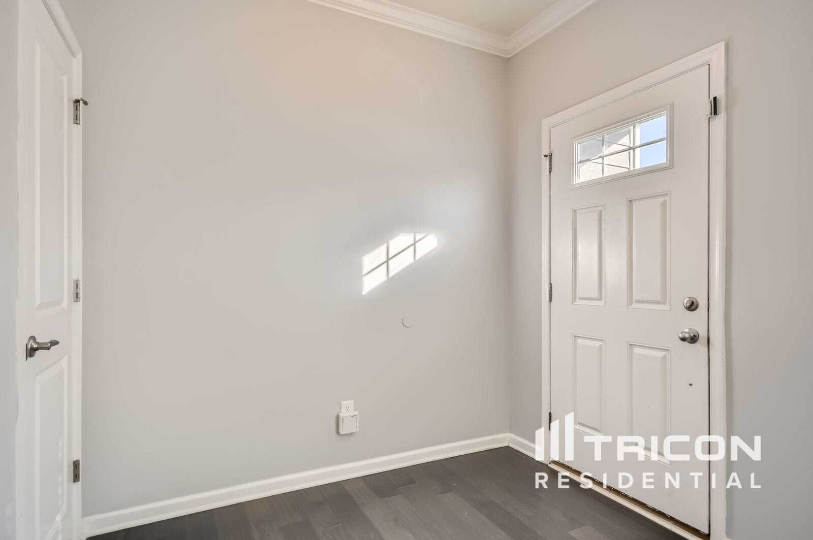 Building Photo - 2077 Morton Dr