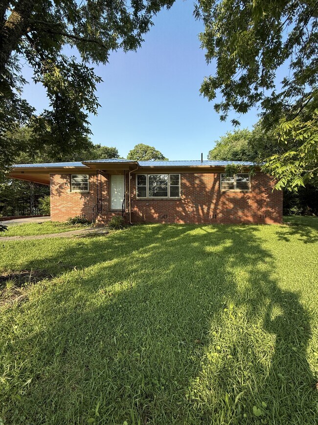 Building Photo - 317 Sunhill Rd NW