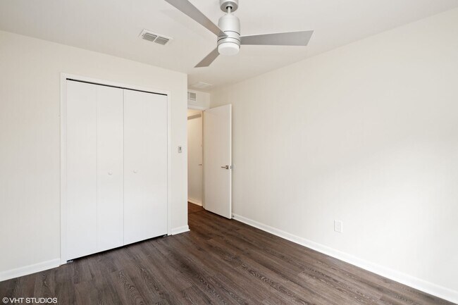 Building Photo - Beautiful 3 bedroom 2 bath Longwood Home