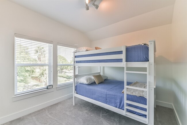 Building Photo - 1799 E Winn Ave