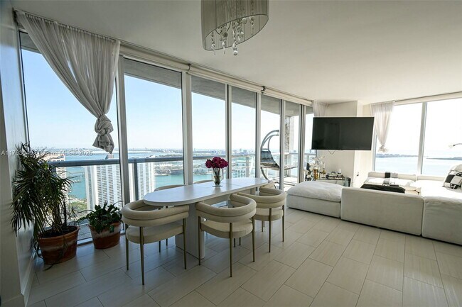 Building Photo - 495 Brickell Ave