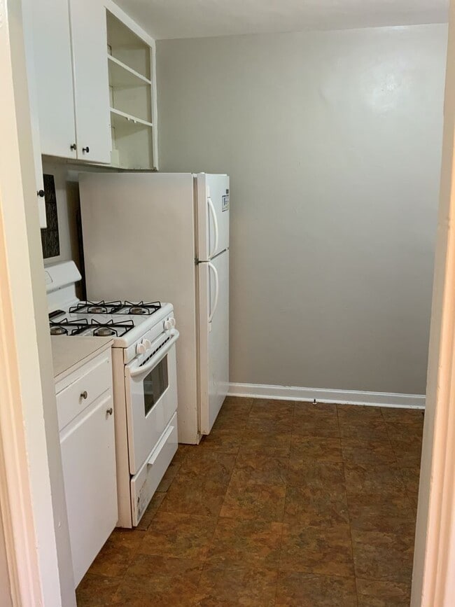 Building Photo - Great location