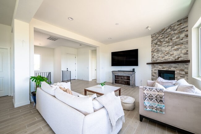 Building Photo - Stunning 3-Bedroom Home with Mountain Views in Tessera