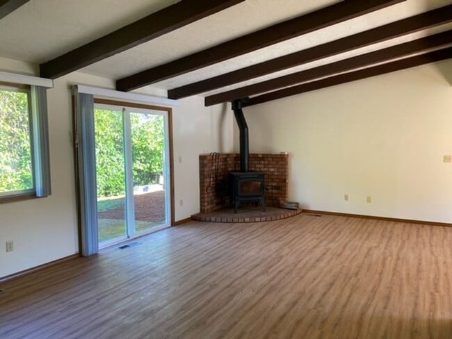 Building Photo - Cul-de-Sac Comfort Meets South Salem Charm