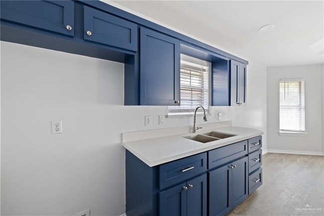 Building Photo - 3234 Valle Cir