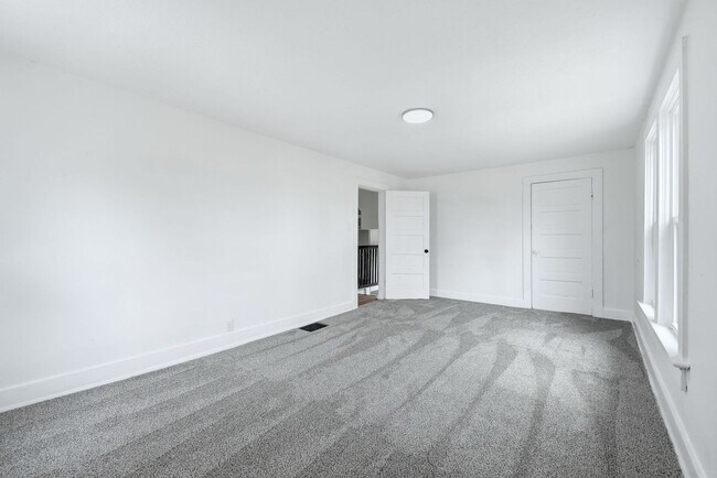 Building Photo - Charming 3BR with Garage & Updates