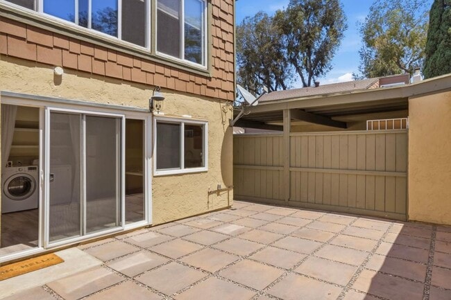 Building Photo - 8879 Hillery Dr
