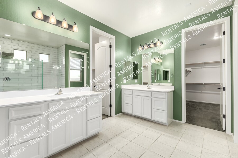 Building Photo - 13695 N 145th Dr