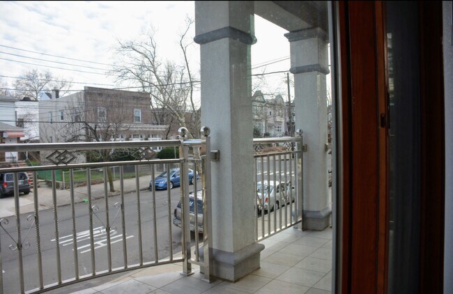 Building Photo - 105 Nelson Ave
