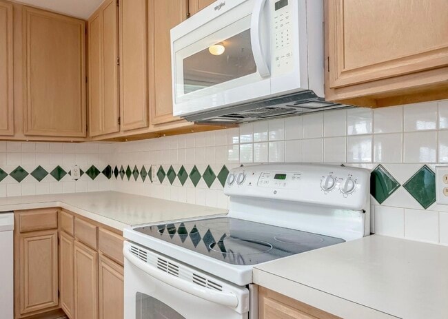 Building Photo - 4914 Jaymar Dr