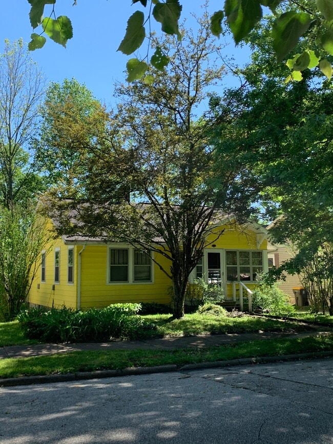 Building Photo - 108 E Vermilya Ave