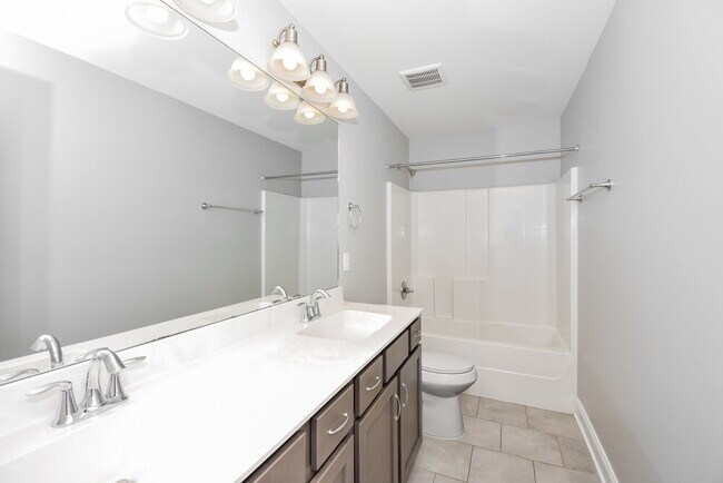 Building Photo - 2004 Oliver Dr