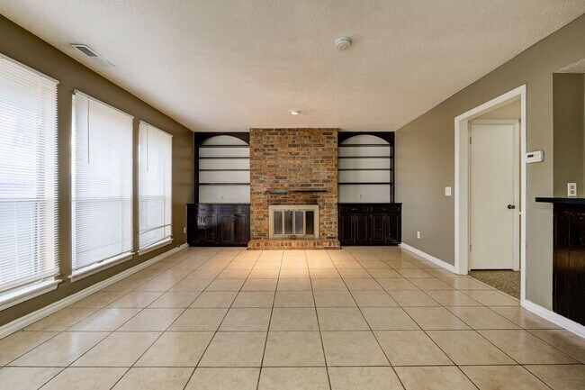 Building Photo - 4703 NW 63rd St