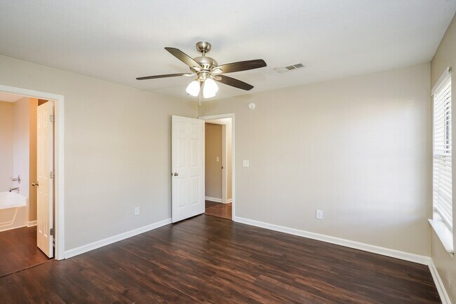 Building Photo - 405 Randall Ln