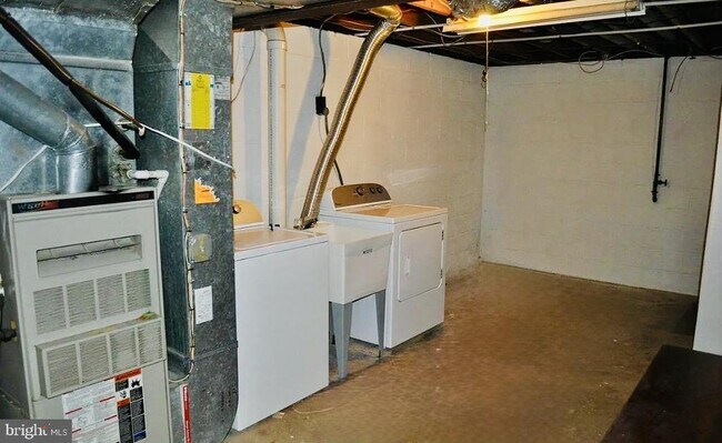 Building Photo - 3810 Lynn Regis Ct