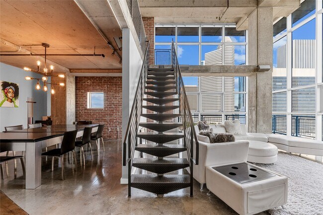 Building Photo - 2000 Bagby St