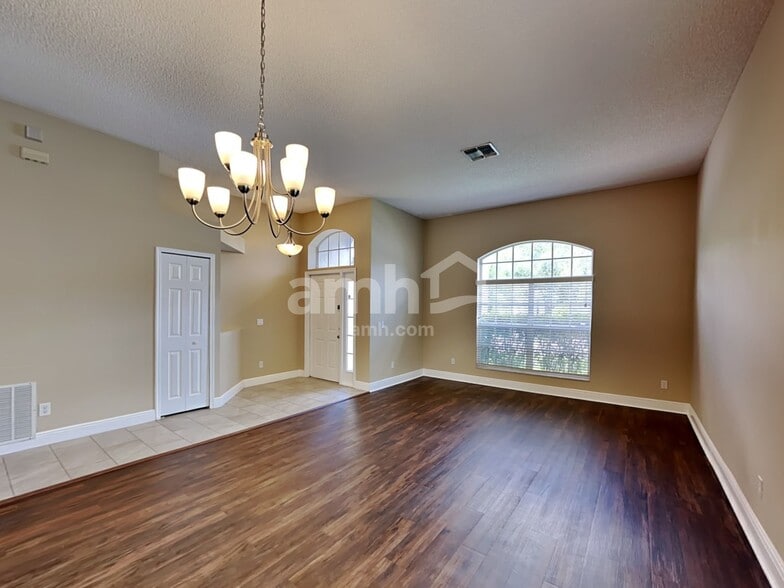 Building Photo - 3588 Foxcroft Cir