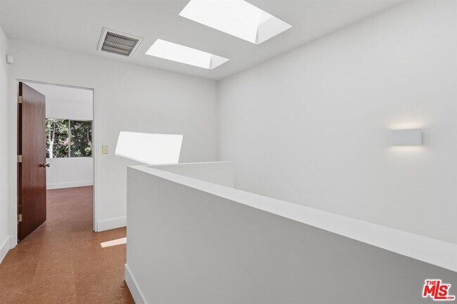 Building Photo - 444 S Windsor Blvd