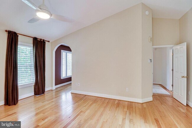 Building Photo - 6122 Bayliss Pl