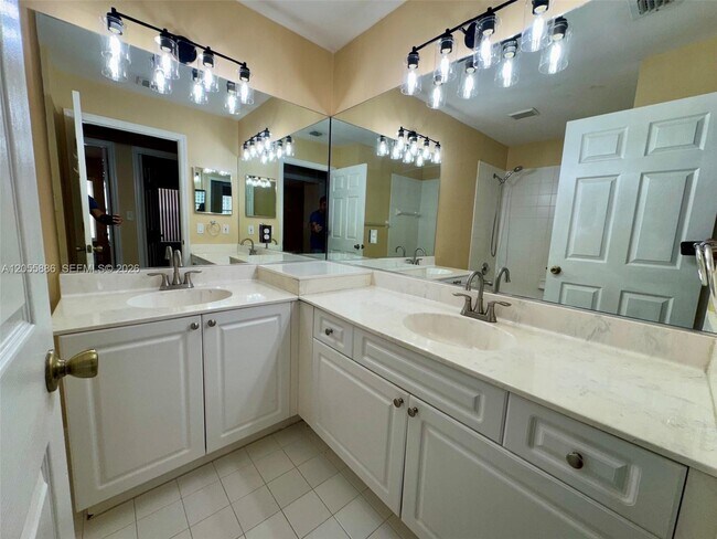 Building Photo - 3393 SW 180th Way