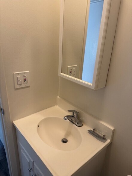 Building Photo - 2404 Curtis Ave