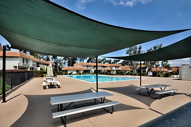 Building Photo - Bright Two-Story 3BR Condo with Spacious F...